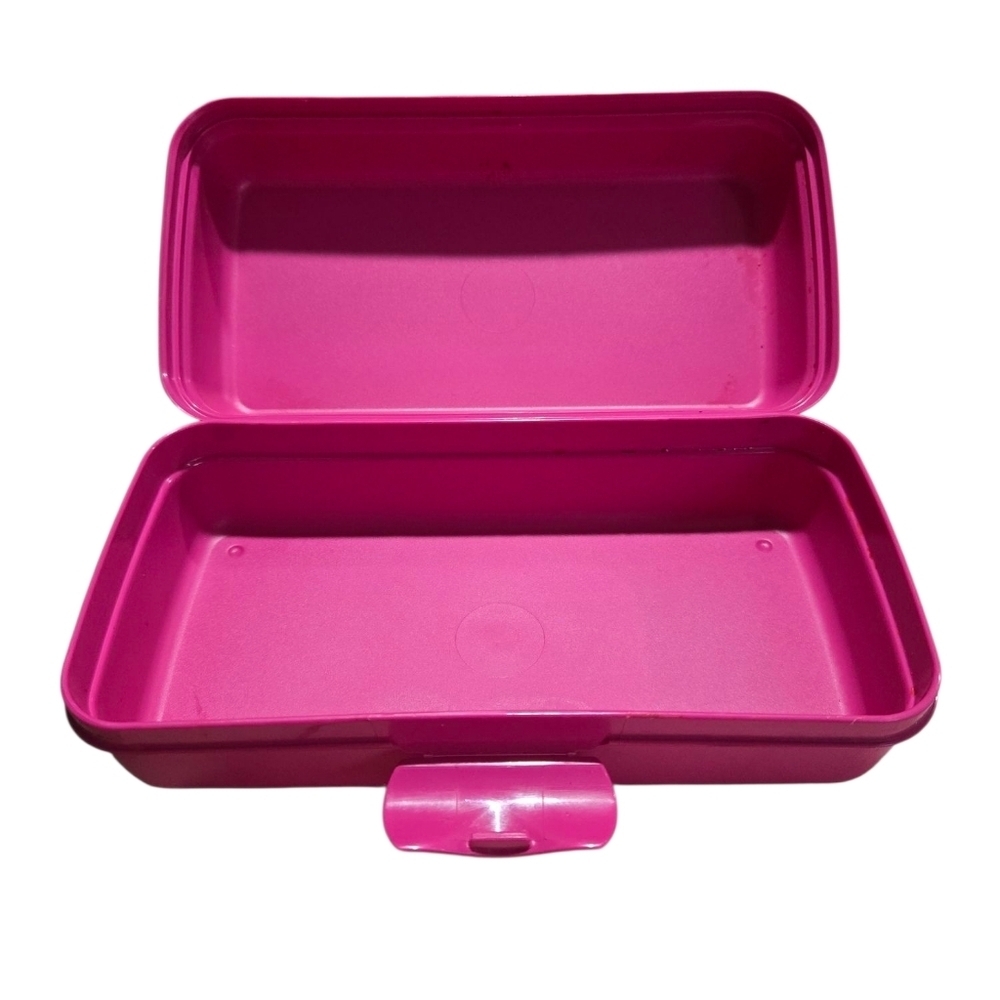 Tupperware Hello Kitty 2011 Lunch Box - Picture 3 of 4